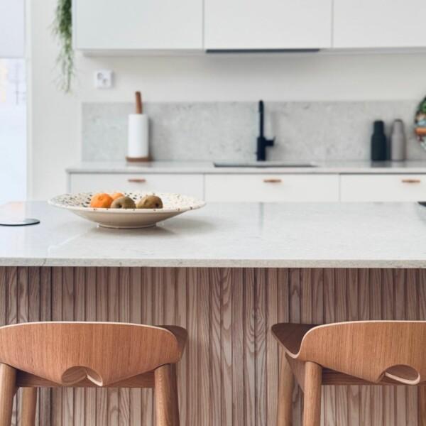 The PURO decorative panel in ash wood brings natural warmth and a modern look to the kitchen. Designed by Laura Väree, the PURO panel works perfectly in the kitchen's mezzanine and island, combining timeless style with practicality. The beautiful scalloped pattern and smooth surface of the cornice accentuate the clean lines of the kitchen, while bringing natural harmony and modern elegance to the space.